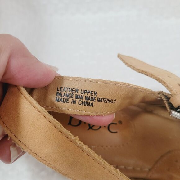 B.O.C. Born Alma Wedge Light Brown Leather Sandals with Buckle Size 8 - Picture 6 of 8